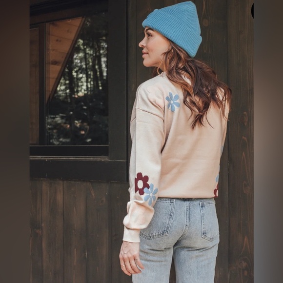 NaNa the Brand Flowers Crewneck Sweater NWT Size XS - Picture 2 of 13